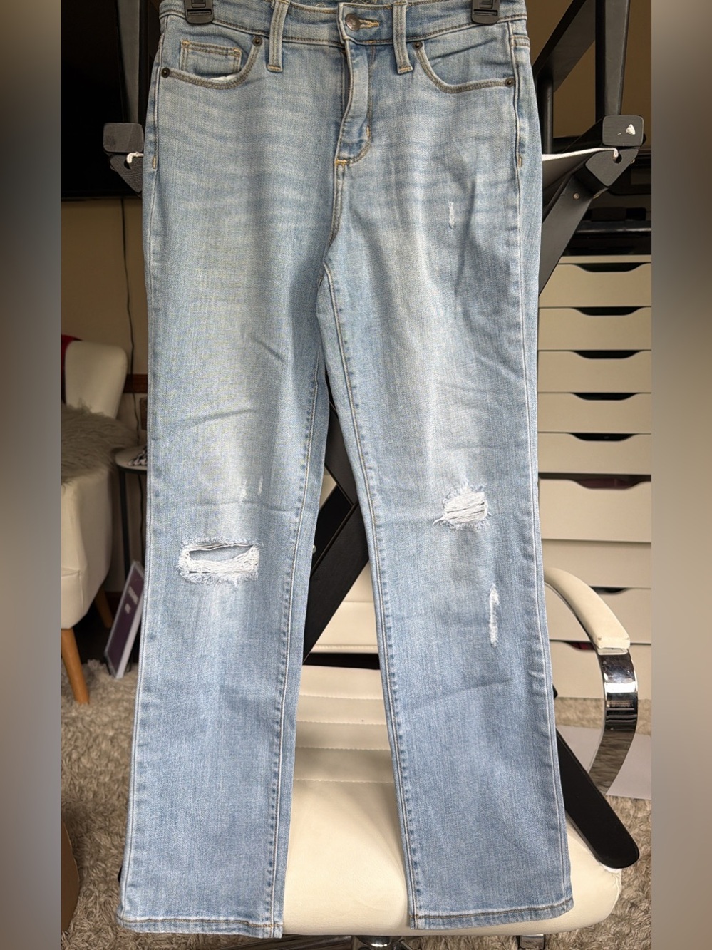 Universal thread distressed jeans